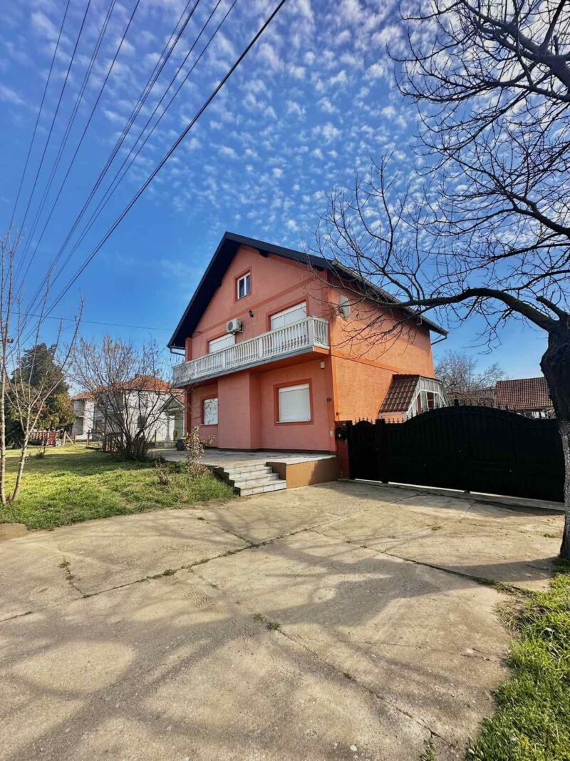 Kuća, Ljukovo - 185.000 evra