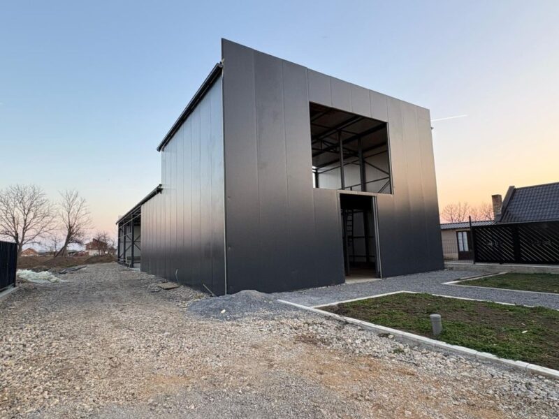 Poslovni prostor, Inđija - 180.000 evra