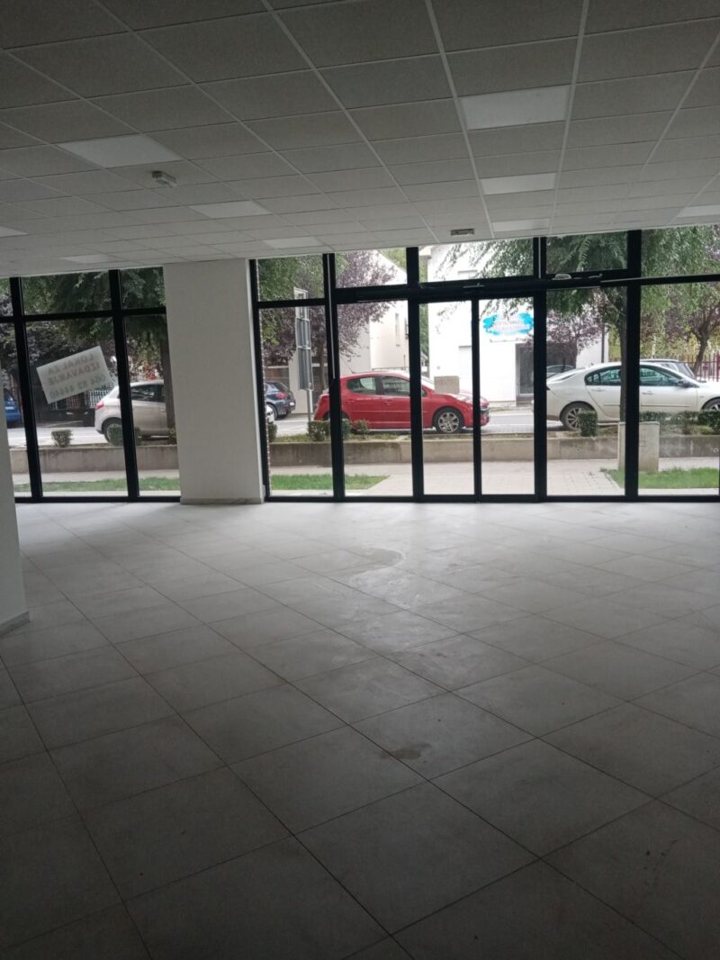 Poslovni prostor, Inđija - 613.500 evra - Image 4