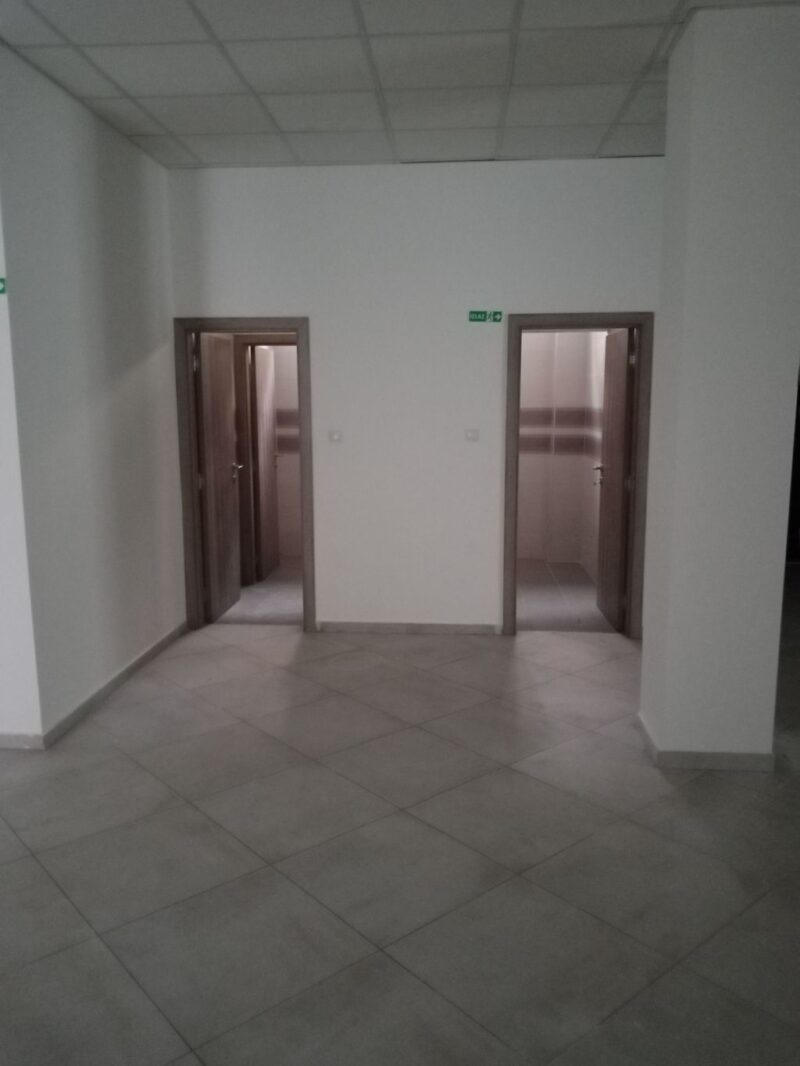 Poslovni prostor, Inđija - 613.500 evra - Image 11